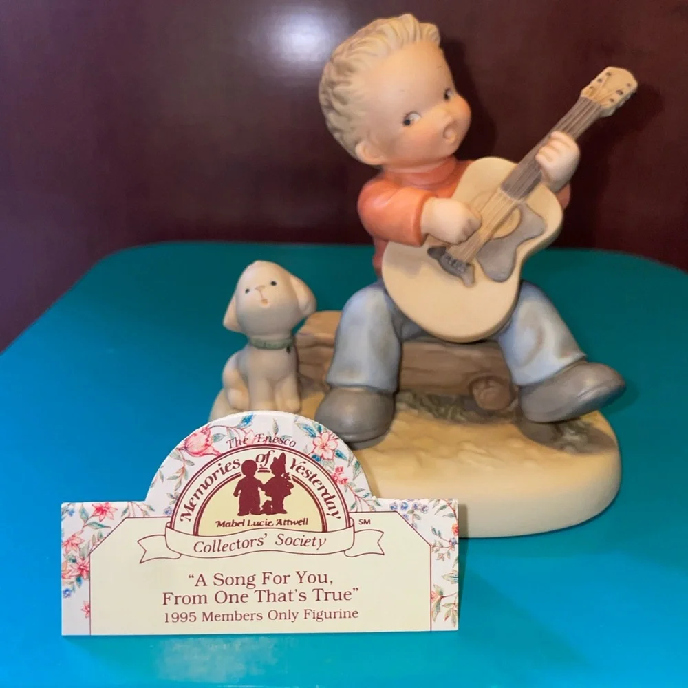 🎸New Memories of Yesterday Charming Figurine of Boy with Guitar and Dog - Picture 2 of 6